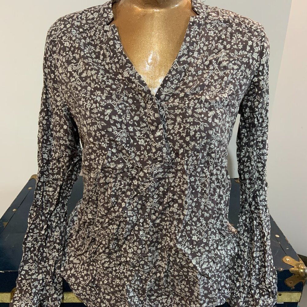 brown long sleeve blouse
